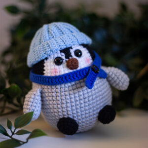 crochet penguin with hat