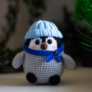 crochet penguin with hat
