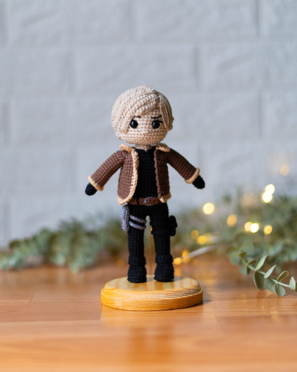Leon Kennedy Crochet Doll – 19 cm