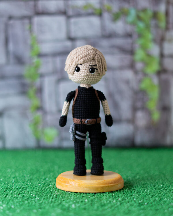 Leon Kennedy Crochet Doll – 19 cm