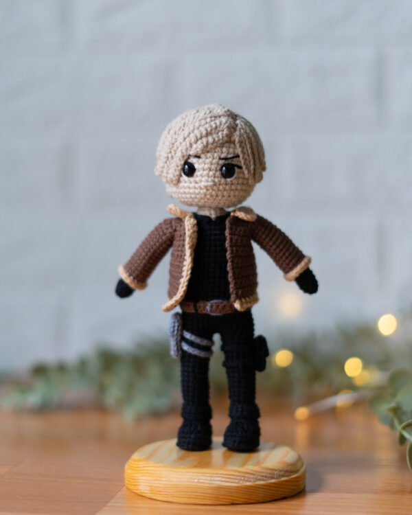 Leon Kennedy Crochet Doll – 19 cm