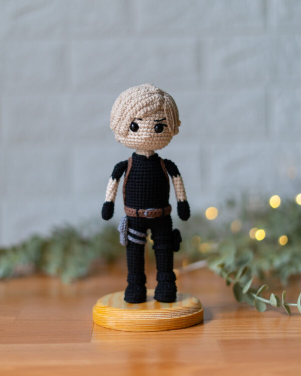 Leon Kennedy Crochet Doll – 19 cm