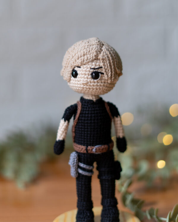 Leon Kennedy Crochet Doll – 19 cm