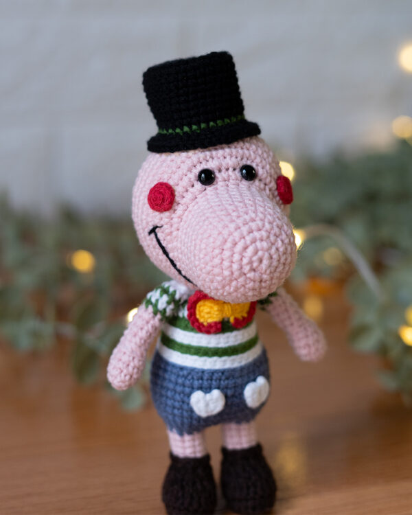 Handmade Crochet Pig Clown Doll – Cute Amigurumi Circus Plush (18 cm)