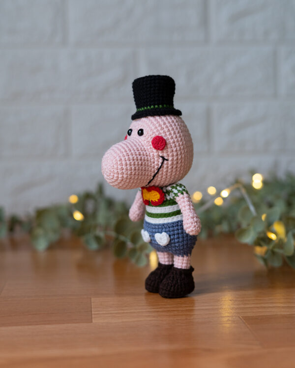 Handmade Crochet Pig Clown Doll – Cute Amigurumi Circus Plush (18 cm)