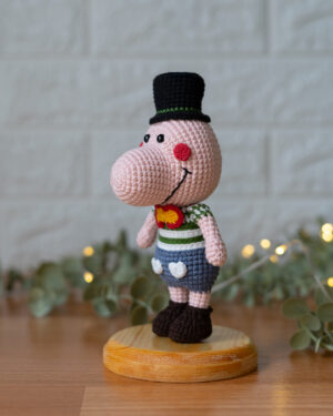 Handmade Crochet Pig Clown Doll – Cute Amigurumi Circus Plush (18 cm)