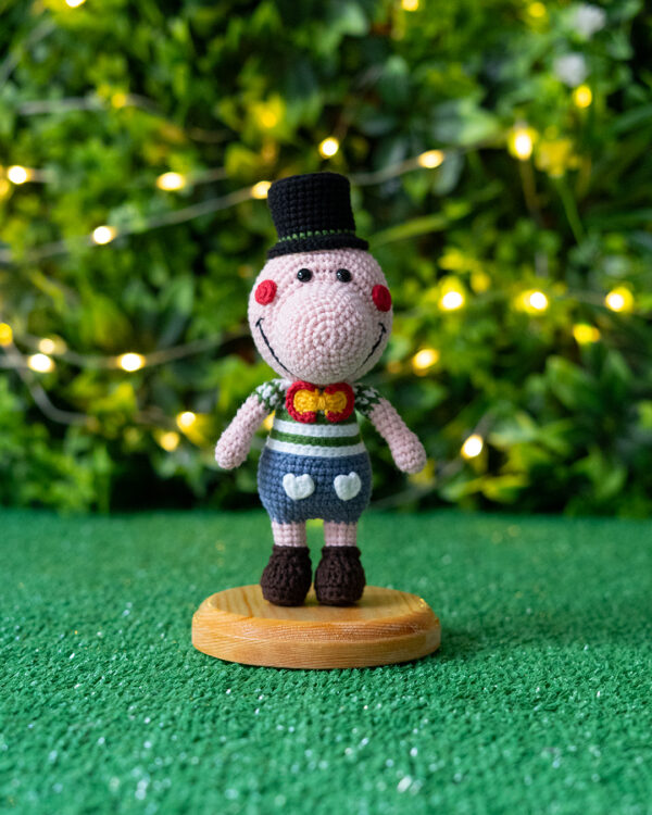Handmade Crochet Pig Clown Doll – Cute Amigurumi Circus Plush (18 cm)