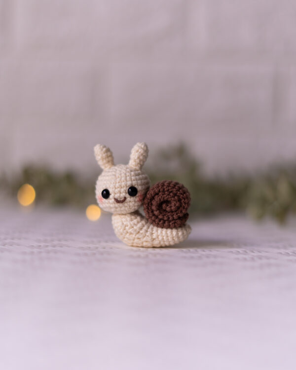 Snail Crochet Keychain – 6.5 cm Tall