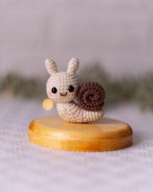 Snail Crochet Keychain – 6.5 cm Tall