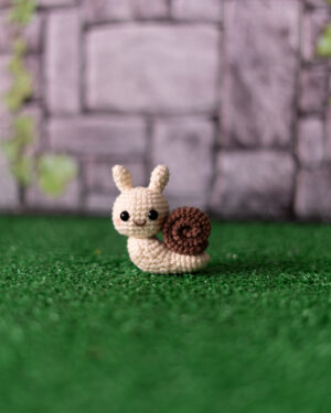 Snail Crochet Keychain – 6.5 cm Tall