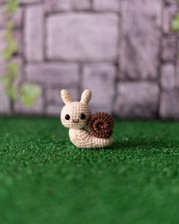 Snail Crochet Keychain – 6.5 cm Tall