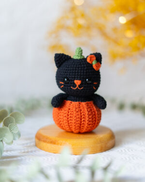 Halloween Black Cat Crochet Doll – 11cm Pumpkin Cat – Handmade Amigurumi Decoration