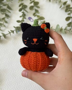 Halloween Black Cat Crochet Doll – 11cm Pumpkin Cat – Handmade Amigurumi Decoration