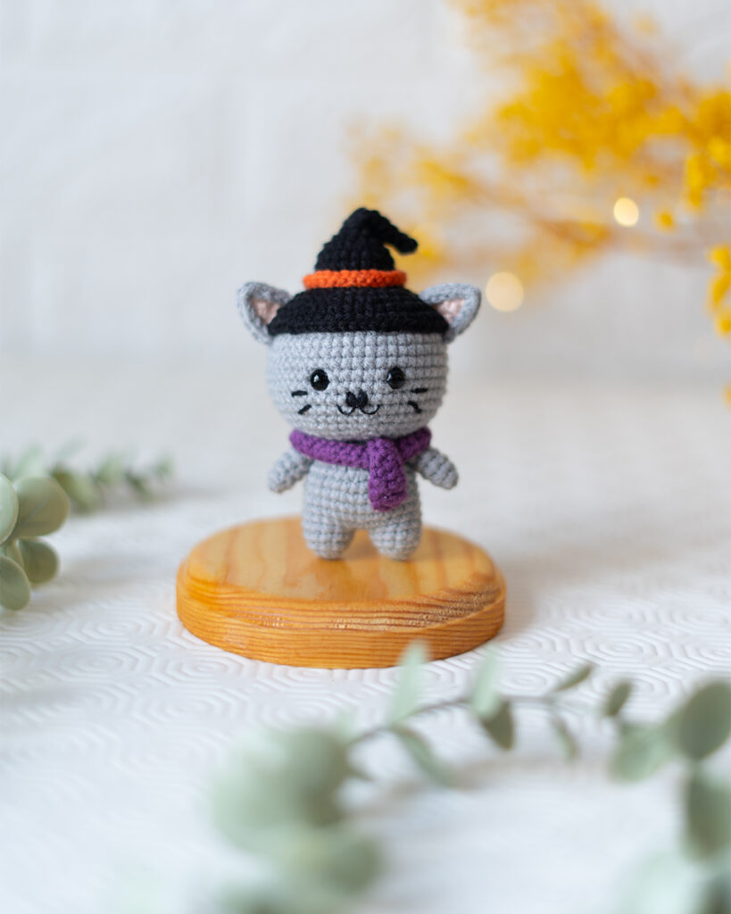 Halloween Witch Cat Crochet Doll – 11cm Amigurumi – Handmade Halloween