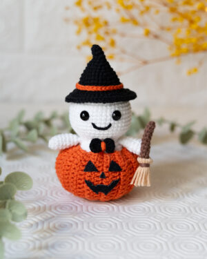 Halloween Ghost Crochet Doll – 13cm Pumpkin Witch – Handmade Amigurumi Decoration