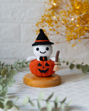 Halloween Ghost Crochet Doll – 13cm Pumpkin Witch – Handmade Amigurumi Decoration