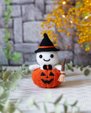 Halloween Ghost Crochet Doll – 13cm Pumpkin Witch – Handmade Amigurumi Decoration