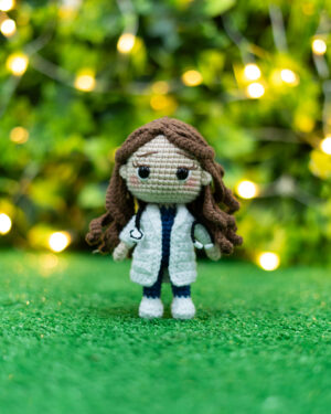 Doctor Crochet Doll Keychain – Handmade 15cm Medical Amigurumi – Nurse/Doctor Gift
