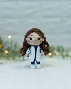 Doctor Crochet Doll Keychain – Handmade 15cm Medical Amigurumi – Nurse/Doctor Gift