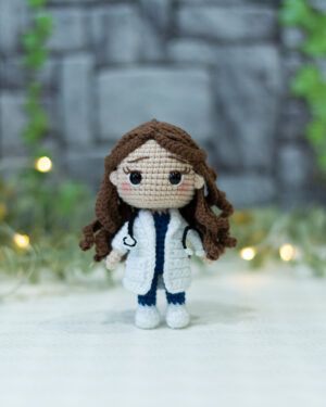 Doctor Crochet Doll Keychain – Handmade 15cm Medical Amigurumi – Nurse/Doctor Gift
