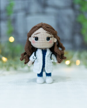Doctor Crochet Doll Keychain – Handmade 15cm Medical Amigurumi – Nurse/Doctor Gift