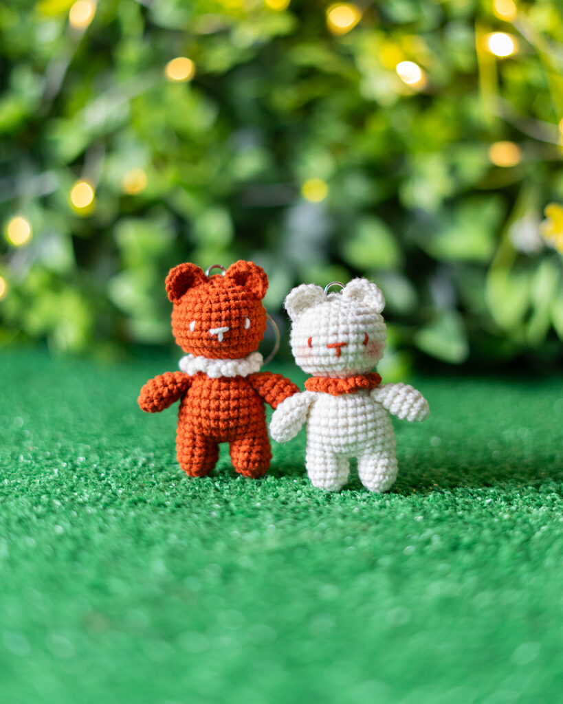 Cute Bear Crochet Keychain Set – 7cm Mini Teddy Duo – Handmade Amigurumi Gift